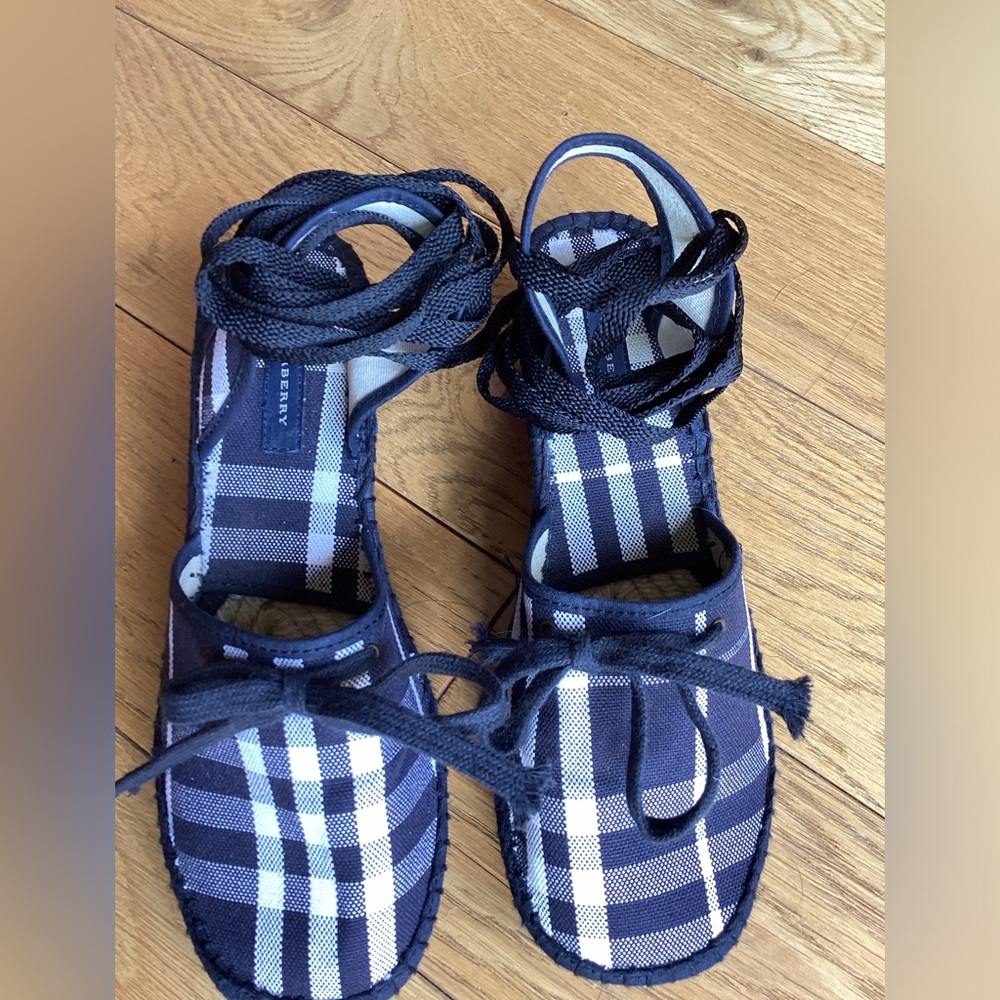 Burberry Black and white espadrille wedges - Picture 6 of 7